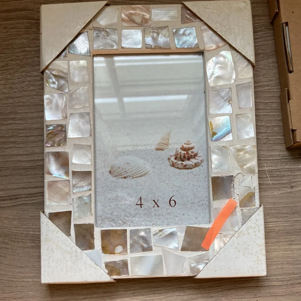 Three white frames one with shells bundle - Picture 7 of 13
